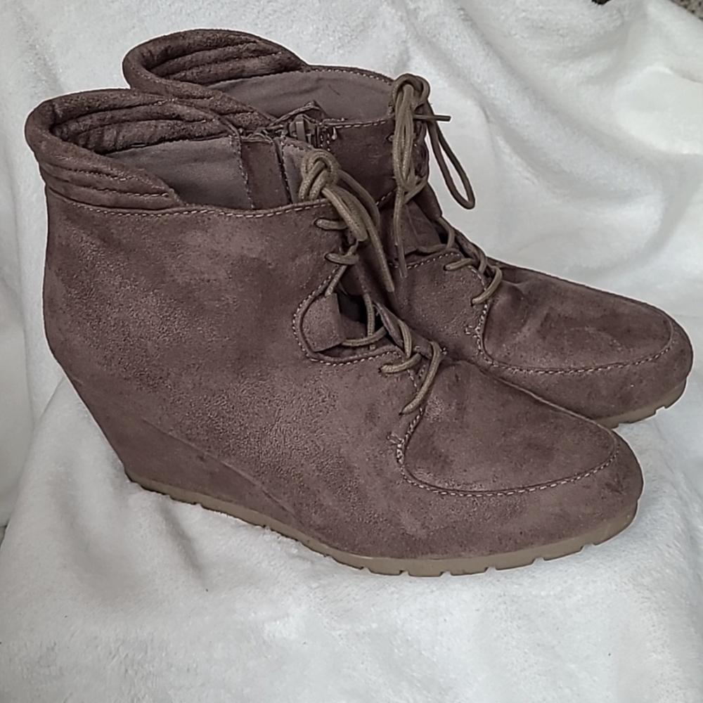Womens size 10 lace up with side zipper wedge heel